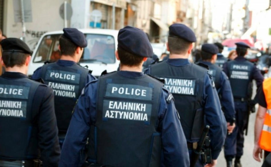 Σε εξέλιξη αστυνομική επιχείρηση για εξάρθρωση εγκληματικής οργάνωσης που διακινούσε παράνομα μετανάστες και πλαστά ταξιδιωτικά έγγραφα