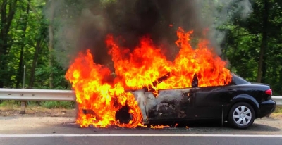 Φωτιά σε αυτοκίνητο στην Π.Ε.Ο. Κορίνθου - Επιδαύρου