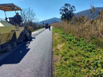 Ασφαλτόστρωση της οδού που ενώνει τις τοπικές κοινότητες Κωνσταντίνων και Αγριλόβουνου